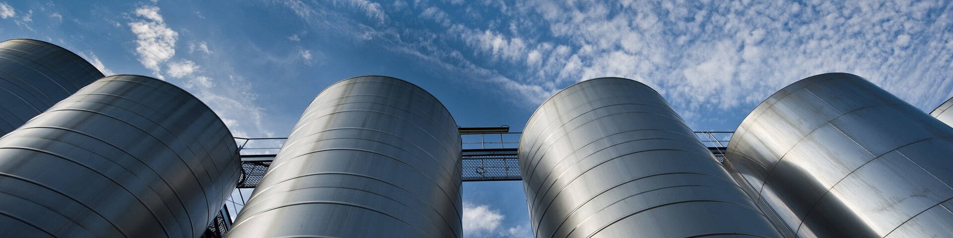 commercial brewing tank farm 1920x480