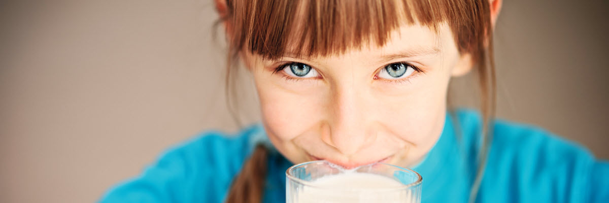 Girl with milk 1200x400