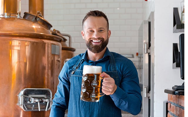 man_with_a_beer_glass_craftbrewing_640x360.jpg